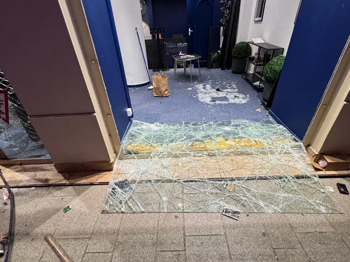 Vitrine cassée à Champigny-sur-Marne : premiers gestes Vitrine cassée à Champigny-sur-Marne : premiers gestes